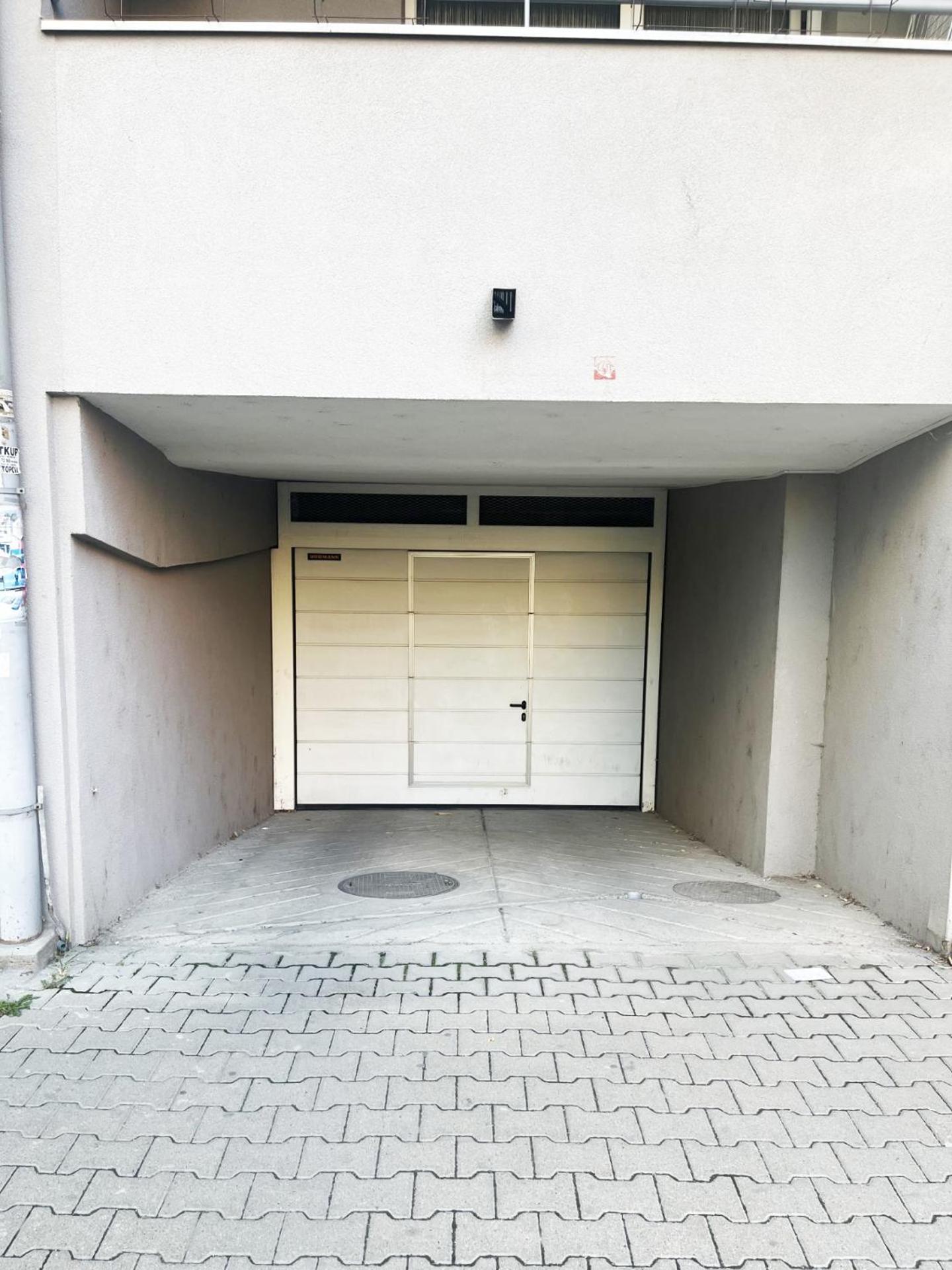 Apartment Vera With Free Garage Novi Sad Exteriör bild