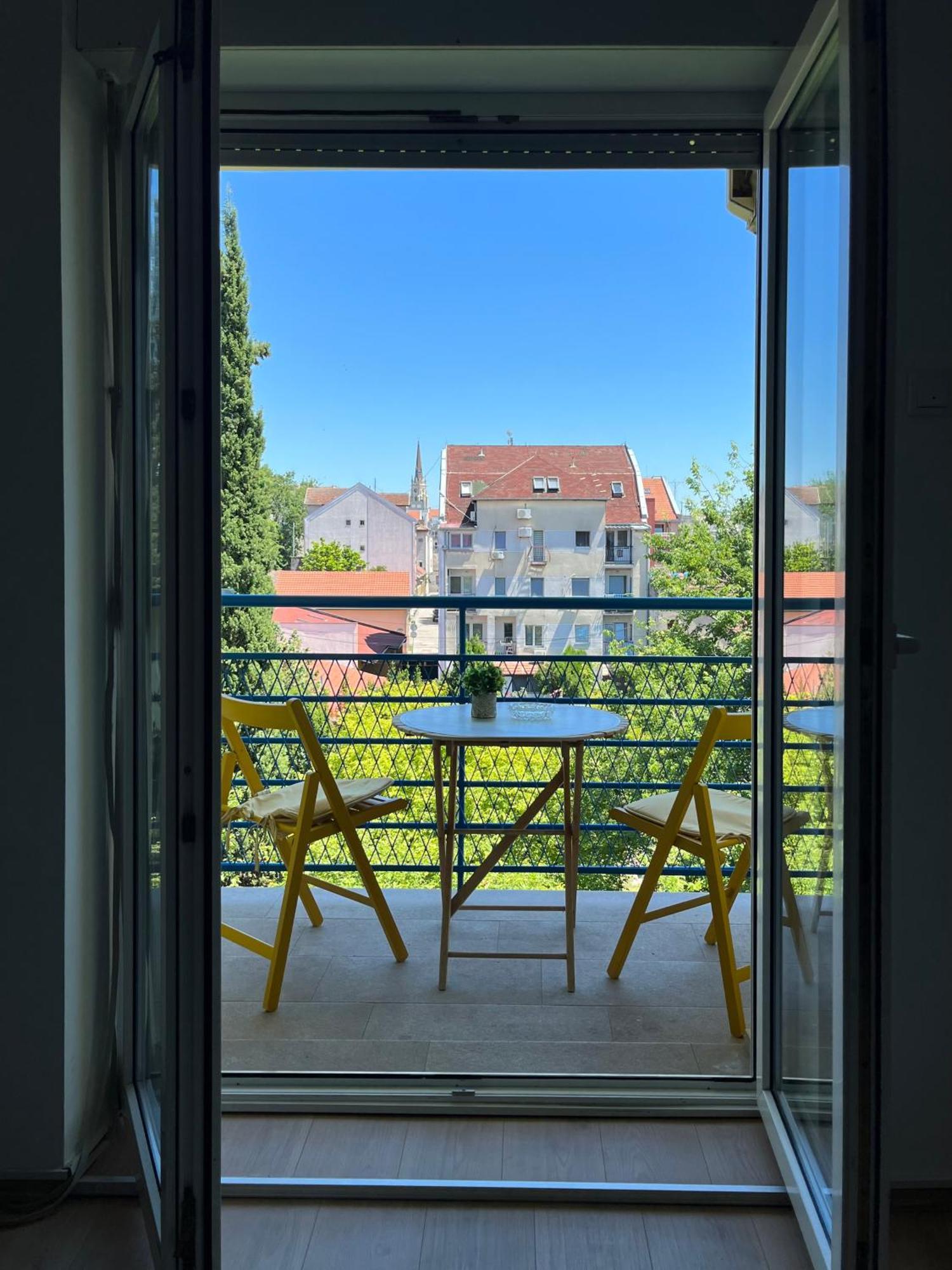 Apartment Vera With Free Garage Novi Sad Exteriör bild