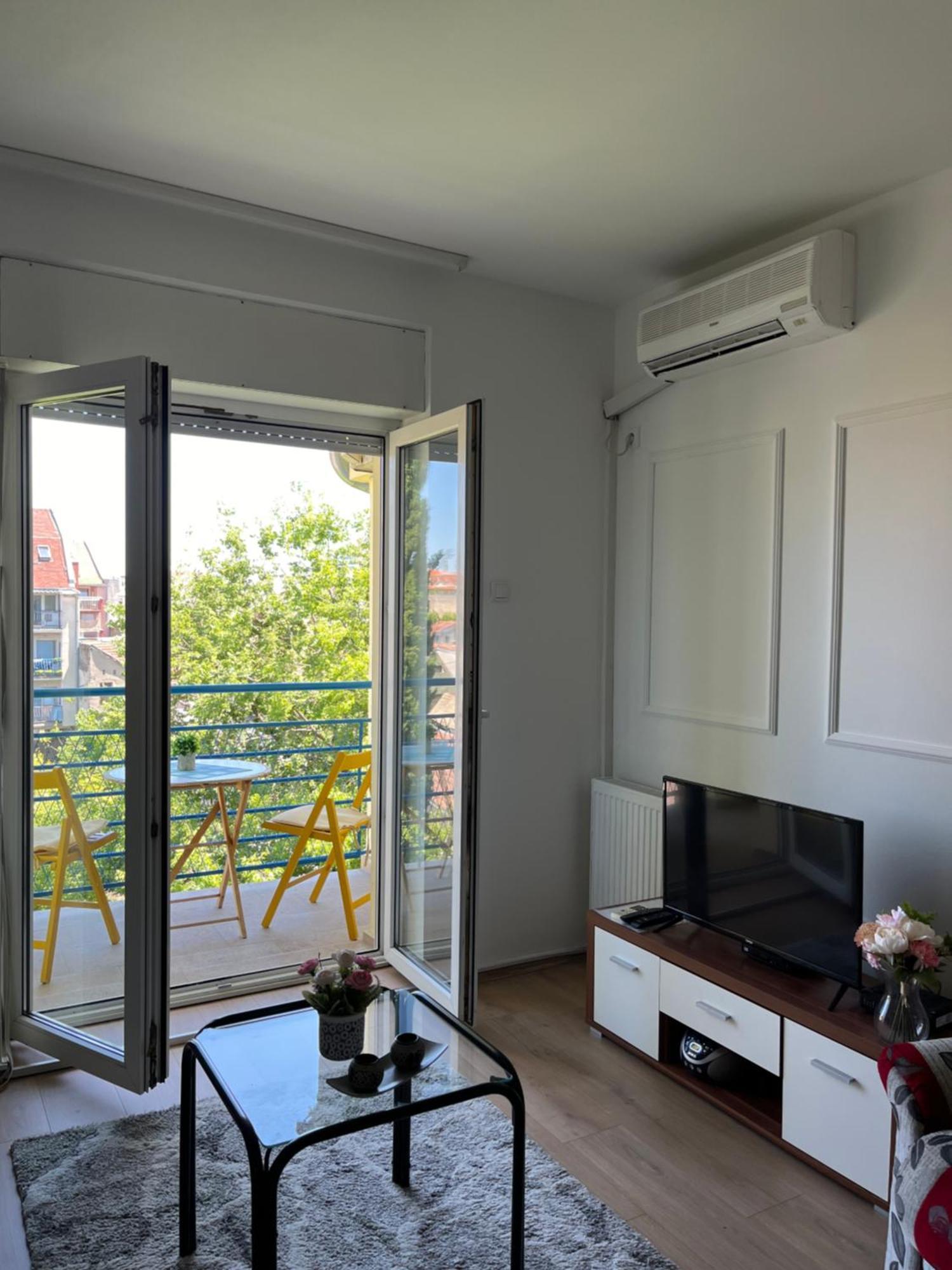 Apartment Vera With Free Garage Novi Sad Exteriör bild